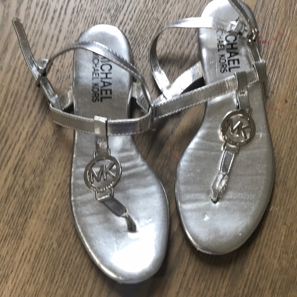 Girls Michael Kors Silver Sandals 2